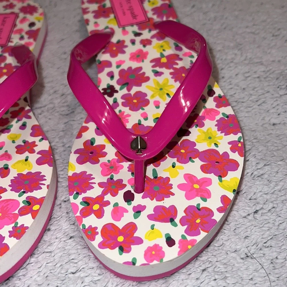 Women's Kate Spade NEW pink/floral flip flops, sandals,  sz 6
